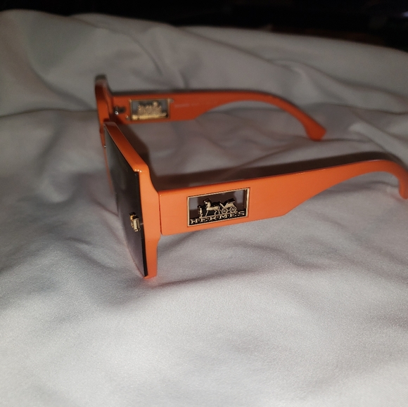 Women Sunglasses - Picture 4 of 5